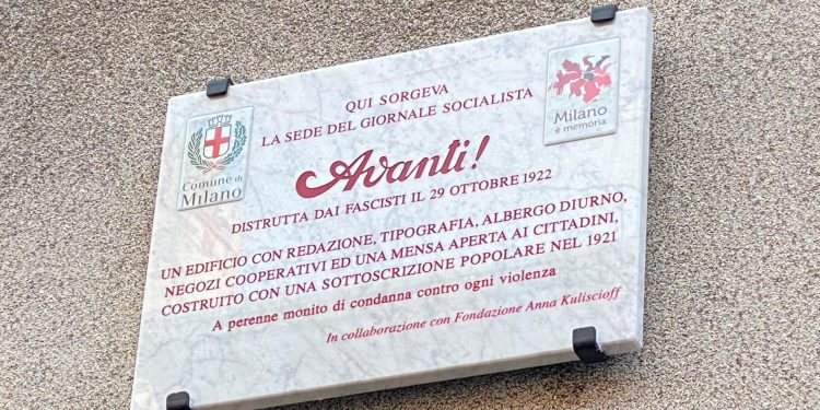 Una lapide per ricordare la redazione de L’Avanti distrutta da squadristi fascisti il 29 ottobre 1922