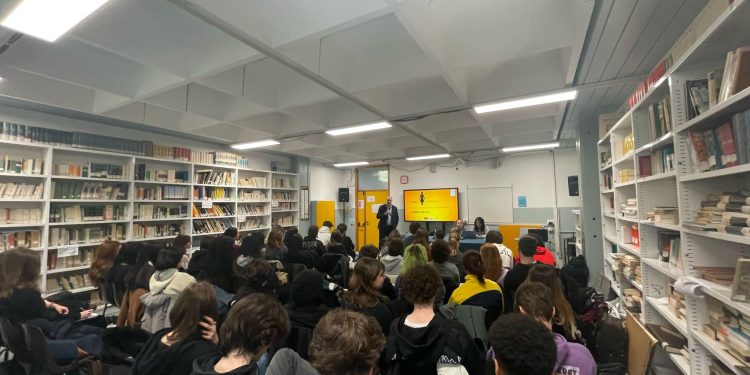 #ADESSOTOCCAANOI: Il progetto contro la violenza sulle donne arriva tra i giovani e nelle scuole della Lombardia