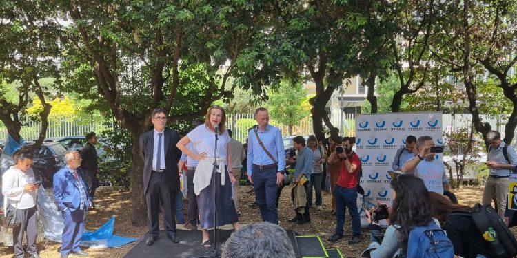 Rai, non solo giornalisti alla grande manifestazione di viale Mazzini