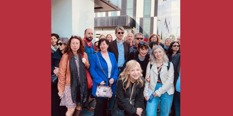 Giornaliste e giornalisti RCS Periodici e Cairo Editori al presidio Slc-Cgil per la giornata di sciopero dei poligrafici