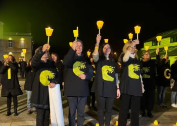 Anniversario della morte di Giulio: un’onda gialla ha abbracciato la famiglia Regeni