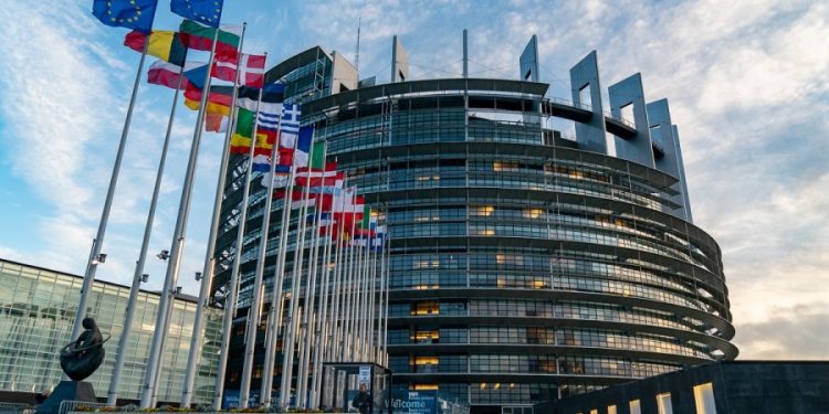 Parlamento europeo: «L’8 agosto entra in vigore il Media Freedom Act, i Paesi membri lo attuino»