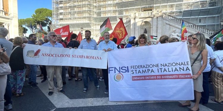 Gaza, Fnsi e Associazioni regionali di Stampa in piazza con la Cgil. Costante: «Dalla parte di tutte le vittime»