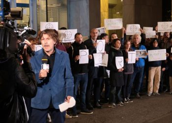 Presidio sotto la Rai di Milano con n solidarietà a Sigfrido Ranucci