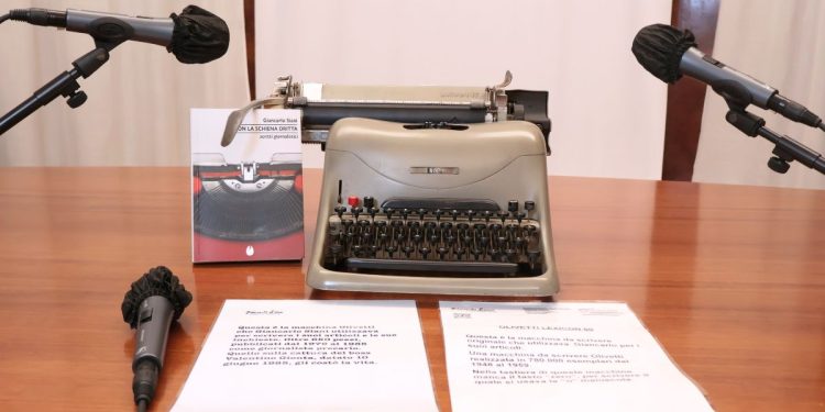 Martedì 7 in mostra in Lombardala macchina per scrivere di Giancarlo Siani