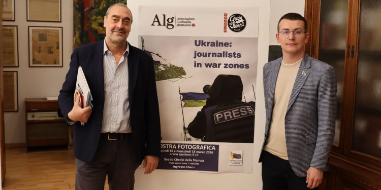 Il presidente Alg Perucchini e il presidente del sindacato ucraino Tomilenko hanno inaugurato una mostra sul lavoro dei giornalisti durante la guerra in Ucraina