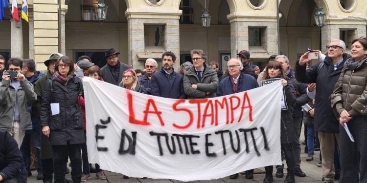 La redazione de La Stampa in assemblea permanente, il quotidiano non è in edicola. Il Cdr: «Quanto sta accadendo è uno strappo grave»