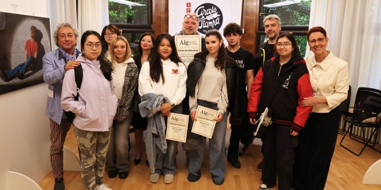 Tre studentesse vincono il concorso di pittura”L’arte di Informare” organizzato dall’ALG