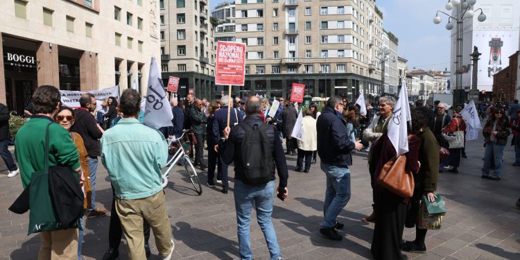Contratto e diritti sotto attacco i temi del presidio di piazza San Babila