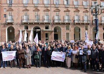 Torino, giornalisti in piazza per il contratto e l’equo compenso. Costante: «È in gioco il futuro dell’informazione»
