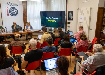 Il corso di formazione “Come si realizza un podcast” riempie la sala dell’Associazione Lombarda Giornalisti